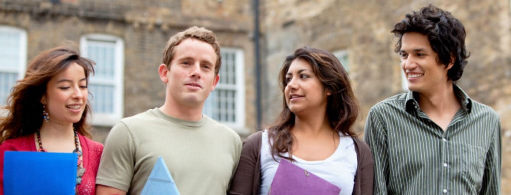 Studienberatung-Studenten-Shutterstock Studenten auf dem Campus